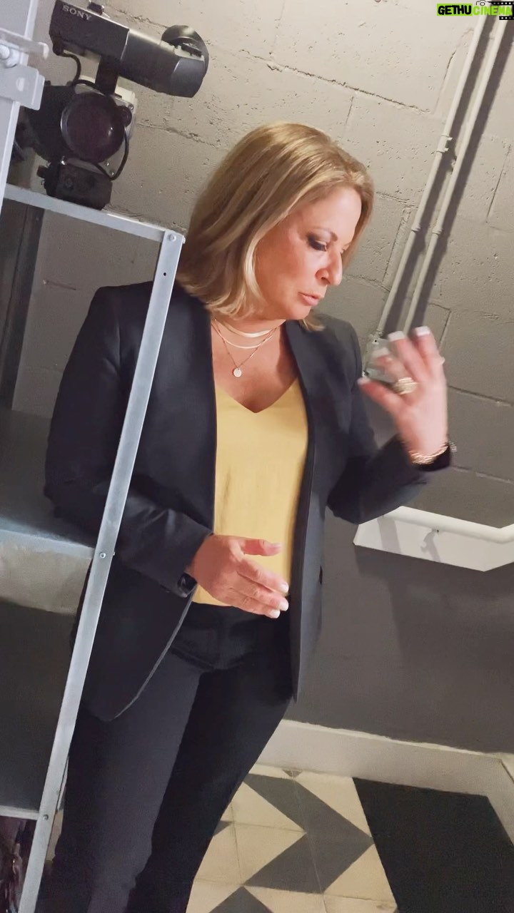 Ana María Polo Instagram - A todos los amigos que nos siguen de todas partes del mundo un saludo muy especial. Gracias de verdad por tanto cariño y respeto que recibo de ustedes. Esta mañana leí en una publicación, un mensaje que decía que el AMOR es la fuerza más poderosa del universo. ¡Estoy de acuerdo! Nada hay que nos de ese impulso necesario para lograr las cosas que queremos, como el amor. Busca adentro y encuéntralo en tu interior. Así manifestarás cosas increíbles. Les agradezco también ya que esa buena energía que recibo de ustedes me alegra los días. ¡Los quiero! #HeDicho #CasoCerrado #AnaMariaPolo