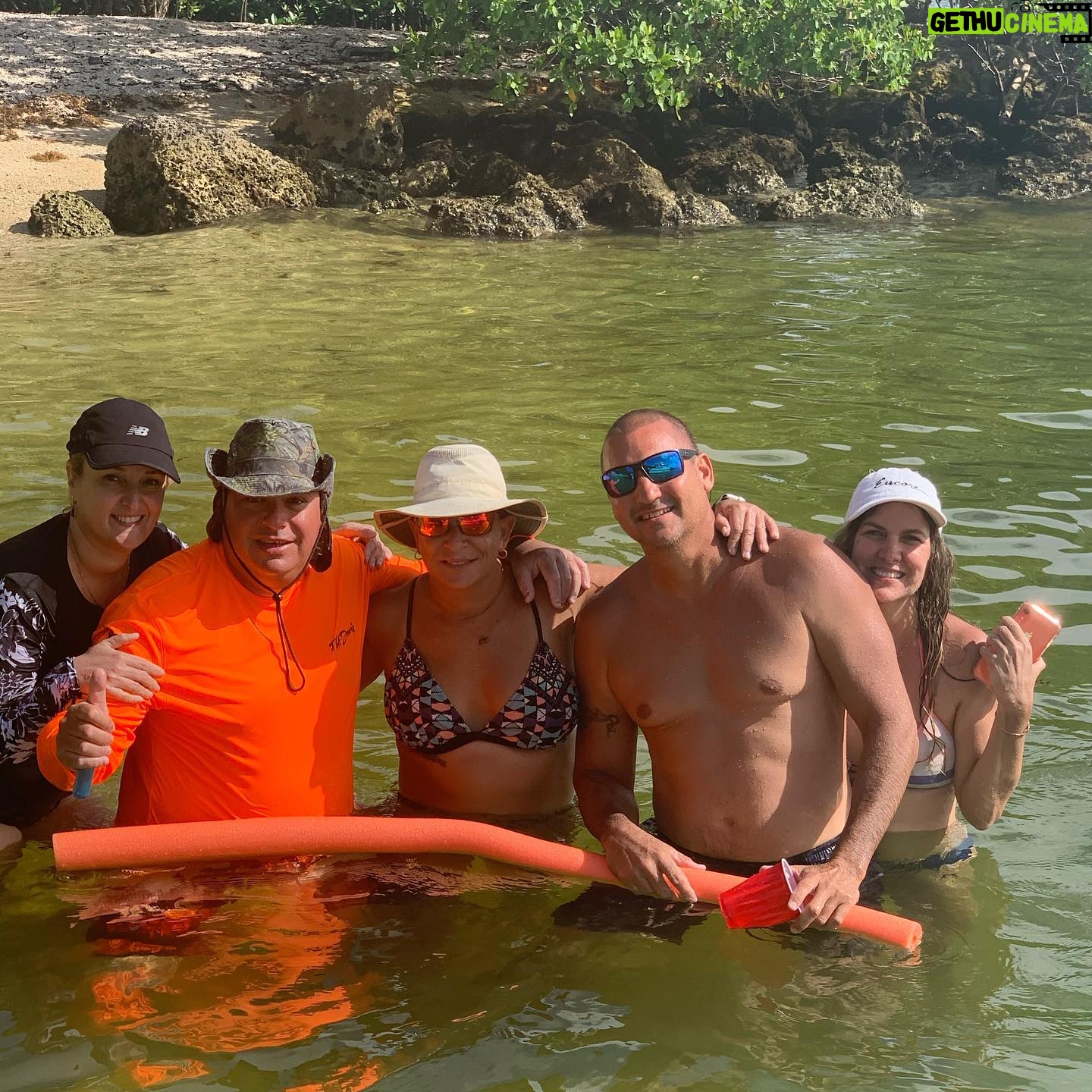 Ana María Polo Instagram - Esté en la playa, trabajando o de paseo, me encanta saludarlos. ¡Mis fans son los mejores! Saludos a todos ustedes y gracias por el cariño que siempre me demuestran. #HeDicho #CasoCerrado #AnaMariaPolo