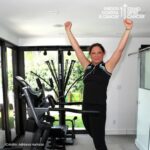 Ana María Polo Instagram - La abogada y personalidad de la televisión @AnaPoloTV recibió un diagnóstico de cáncer de mama hace 20 años, después de realizarse un autoexamen. “Me descubrí una pequeña masa, así que fui al médico y después de que me realizaran una biopsia, el resultado salió positivo. Esa ha sido una de las experiencias más difíciles que he enfrentado en mi vida”. Hoy, Ana María reflexiona sobre su experiencia como sobreviviente de cancer de mama y reconoce la forma positiva en que esto ha afectado su vida. Enfrentó el cáncer educándose y pasando tiempo con las personas que ama. “Aprendí a estar más en contacto con mis emociones, a ser más flexible y compartir mi miedo, mi fe y mi esperanza”, dice. “Mi consejo para alguien que atraviesa esta situación es que debe comprender que un diagnóstico de cáncer no es una sentencia de muerte. Infórmate todo lo que sea posible, porque todos los tipos de cáncer son diferentes, y habla con tu médico sobre las opciones y los tratamientos”. En este #MesDeConcientizaciónDelCáncerDeMama, Ana María dice a @Unidos_SU2C que la investigación sobre el cáncer es muy importante porque “da a los pacientes acceso a tratamientos de vanguardia de investigadores que dedican su tiempo a encontrar nuevas formas de salvar vidas”. Se une a “todos los que luchan contra esta enfermedad en este momento y a aquellos que se sienten derrotados, porque sé que hay esperanza”. #UnidosContraElCáncer Para leer la historia de Ana María en inglés, visita @SU2C.