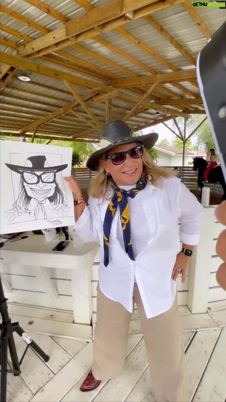 Ana María Polo Instagram - ¡Hola mis amigos! ¿Cómo están por aquí? Les comparto esta caricatura que me hizo @jorgetorrealba durante la celebración de los 15 millones de seguidores que alcanzamos en Facebook. ¿Se parece a mí? #HeDicho #CasoCerrado #AnaMariaPolo