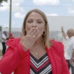 Ana María Polo Instagram – Sigo emocionada con el honor de que la calle frente al estudio de Caso Cerrado lleve mi nombre ¡Ana Polo way! Este lugar fue mi hogar durante 20 años.  Aquí vivimos momentos inolvidables que hicieron de esta calle mi hogar.

#HeDicho #CasoCerrado #AnaMariaPolo #AnaMariaPolo20años