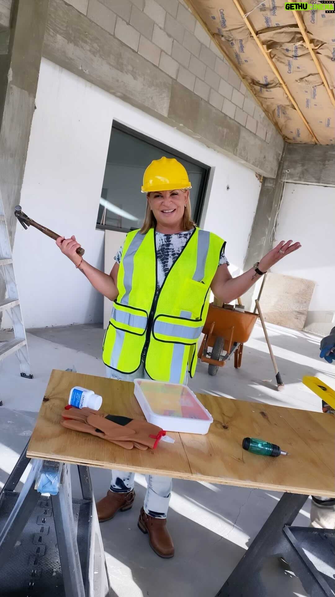Ana María Polo - 51.9K Likes - ¡Buenos días mis amigos!
Hoy es miércoles de….. completa la frase. Y #CasoCerrado 🔨
#HeDicho #AnaMariaPolo