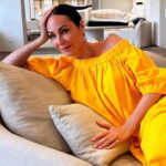 Ana Milán Instagram - Para obtener amarillo hay que superponer luz roja y luz verde. O sea, un poquito de échate pa’lla y otro de vente pa’ca.