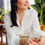 Ana Milán Instagram - Quizá uno de los sitios en los que más me gusta estar es en un set de rodaje. Todo funciona, todo el mundo sabe su misión y hay silencio a pesar del caos. Estos días he rodado la publi de @colnatur_esp y ha sido genial. El equipo, la directora maravillosa, el ambiente, esa casa increíble que durante unas horas fue mía. Que además te ofrezcan hacer la campaña de un producto que consumes a diario es realmente maravilloso. Estoy deseandito que lo veáis!