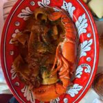 Ana Milán Instagram - Salir de casa sin abrigo, quitarte la chaqueta a eso de las 12… pasear por Madrid con el solecito de cara, comer maravillosamente bien en @circolopopolare.es y conocer a Luca, de Nápoles, que nos ha servido toda la comida como si la hubiera cocinado él mismo y miraba orgulloso los platos limpios 😊 Y que cada día se haga de noche más tarde. Todo eso y otros placeres de la vida…
