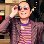 Ana Milán Instagram - A mi dame cuatros rayos de sol, un vermú con amigos, un libro que me enganche, un jersey a rayas, tres horas de buena conversación, tostadas con mantequilla y sal, un buenos días dicho sonriendo y tres canciones y ya soy feliz. 👖 @dolorespromesasdp 👓 @parfois