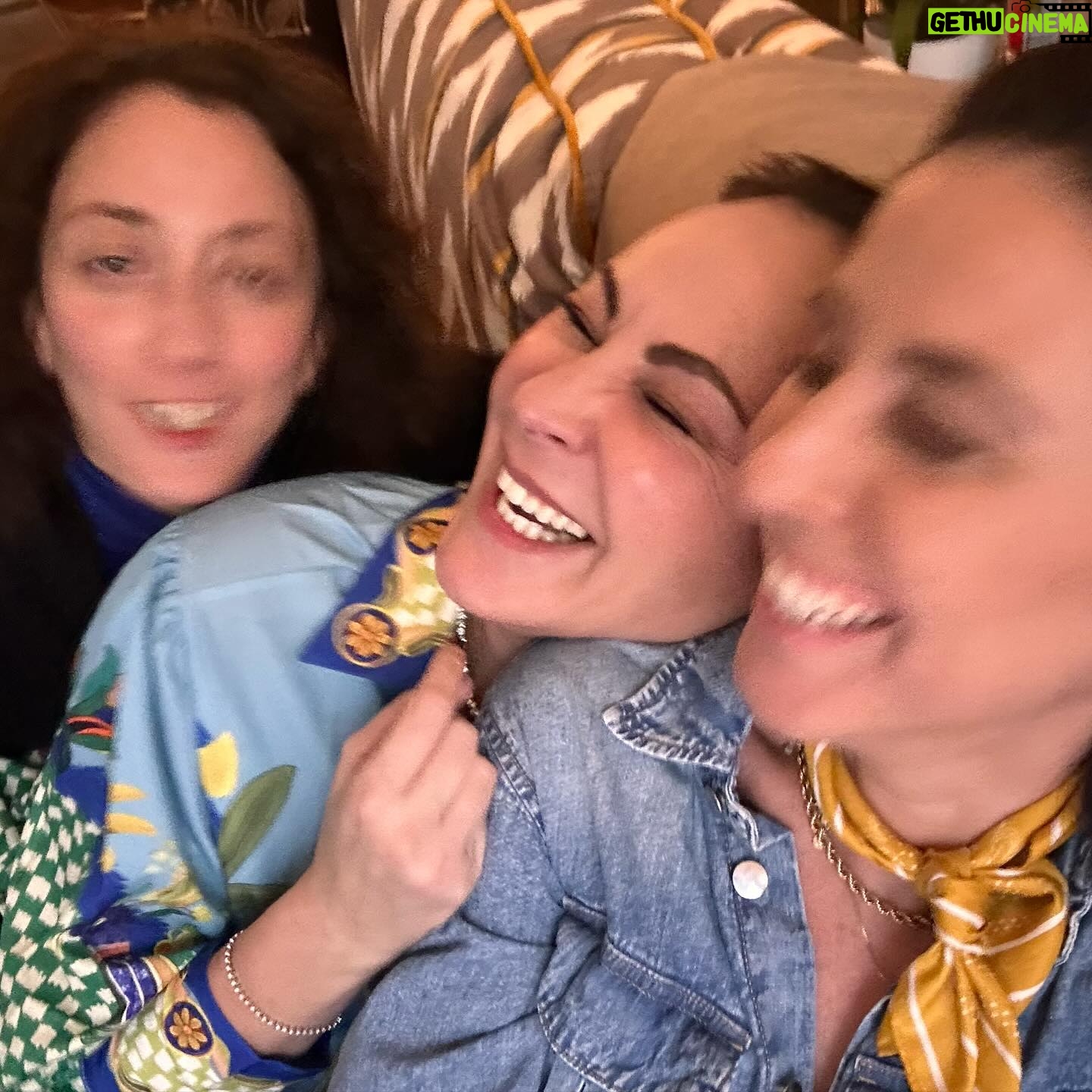 Ana Milán Instagram - A veces se trata sólo de estar con amigas para que todo se ponga en su sitio…