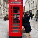 Ana Milán Instagram - Londres tiene una energía masculina, de señor, de Lord, de traje bien llevado con chaleco. París la tiene de mujer, de labio rojo y melena sin peinar. Hacia mucho tiempo que no estaba en Londres. Demasiado. Y no recordaba lo mucho que me gusta. Lo bonito que es. Lo cuidado que está.