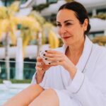 Ana Milán Instagram - He vivido una semana en albornoz, en calma, sin tomar decisiones más allá de si quería el té de jengibre o negro. He pasado una semana curándome, conociendo mi cuerpo y calmando mi espíritu. He aprendido mil cosas sobre cómo cuidarme mejor y me he sentido en las mejores manos del mundo. Volveré sin duda al @shawellness y creo que para siempre será mi regalo favorito. Gracias de corazón a todo el equipo, doctores, enfermeras, personal de recepción, cocineros, maitres y las decenas de personas increíbles que formáis el Sha. Sois una maquinaria perfecta. 🤍 #myshaexperience