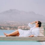Ana Milán Instagram - He vivido una semana en albornoz, en calma, sin tomar decisiones más allá de si quería el té de jengibre o negro. He pasado una semana curándome, conociendo mi cuerpo y calmando mi espíritu. He aprendido mil cosas sobre cómo cuidarme mejor y me he sentido en las mejores manos del mundo. Volveré sin duda al @shawellness y creo que para siempre será mi regalo favorito. Gracias de corazón a todo el equipo, doctores, enfermeras, personal de recepción, cocineros, maitres y las decenas de personas increíbles que formáis el Sha. Sois una maquinaria perfecta. 🤍 #myshaexperience