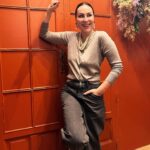 Ana Milán Instagram - Esta canción de @el_kanka 🤍 se la deberían mandar a todo el mundo al menos una vez. 💎 @artesanaparnasus 👖. @andesitesbrand