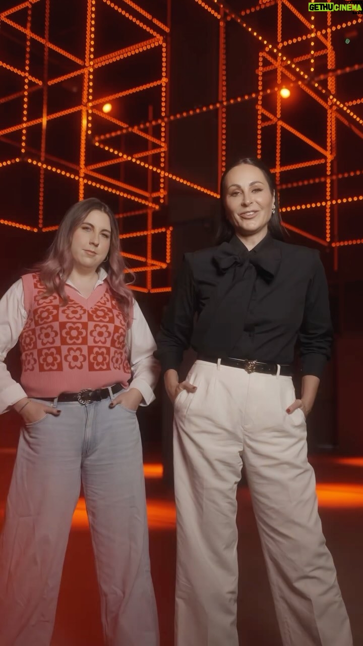 Ana Milán - 17.8K Likes - No puedo evitarlo, la adoro. Es lista, graciosisisima, preciosa y buena gente. Así que si @percebesygrelos quiere venirse a presentar los ídolo yo soy feliz.
Ya van tres, este es mi tercer año viendo crecer los @premiosidolo , viendo como se dejan la piel, aprenden de los fallos y celebran los mil aciertos. Querida @dulceida y todo el equipo, es un gustazo volvernos a encontrar. Vamos a por la tercera!
👕 @ritamilleratelier
👖 @uniqloeurope
👢 @kurtgeiger
💎 @pdpaola_jewelry