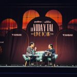 Ana Milán Instagram - A veces sucede la magia. A veces quedas con 3000 personas humanas para charlar y resulta que todos hablamos el mismo idioma. Lo de esta noche ha sido una fiesta. Una verbena. Un trozo de cielo. Mi querida Barcelona, ojalá verte pronto de nuevo. Ojalá escucharte reír pronto. t’estimo molt i això no canviarà mai.