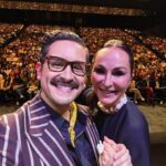 Ana Milán Instagram - A veces sucede la magia. A veces quedas con 3000 personas humanas para charlar y resulta que todos hablamos el mismo idioma. Lo de esta noche ha sido una fiesta. Una verbena. Un trozo de cielo. Mi querida Barcelona, ojalá verte pronto de nuevo. Ojalá escucharte reír pronto. t’estimo molt i això no canviarà mai.