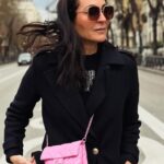 Ana Milán Instagram - Con la lluvia este fin de semana ha pasado como con los problemas que nos montamos en la cabeza: Lo que pensabas que iba a ser heavy no era para tanto luego. No? Yo pretendía un fin de semana casero pero a veces la vida se lía. Y si no llueve, se pasea y se baila. 👜 👓 🥿 @parfois 🧥 @sferaofficial
