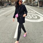 Ana Milán Instagram - Con la lluvia este fin de semana ha pasado como con los problemas que nos montamos en la cabeza: Lo que pensabas que iba a ser heavy no era para tanto luego. No? Yo pretendía un fin de semana casero pero a veces la vida se lía. Y si no llueve, se pasea y se baila. 👜 👓 🥿 @parfois 🧥 @sferaofficial