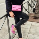 Ana Milán Instagram - Con la lluvia este fin de semana ha pasado como con los problemas que nos montamos en la cabeza: Lo que pensabas que iba a ser heavy no era para tanto luego. No? Yo pretendía un fin de semana casero pero a veces la vida se lía. Y si no llueve, se pasea y se baila. 👜 👓 🥿 @parfois 🧥 @sferaofficial