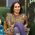 Ana Milán Instagram – Mi parte favorita de este momento es cuando Sebastián entiende lo que estoy diciendo. En el segundo 35. Lloro. 
Seguimos con la Vida y Tal. Con vuestras movidas y las nuestras. Porque todos hemos sido camiseta antes de ser refugio…
🤍

@sebastiangab @podimo_es