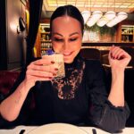 Ana Milán Instagram - Lo de hoy. Hablemos de lo de hoy. De cómo nos lo hemos pasado en el live de La Vida y Tal en Madrid. Si hice algo muy bueno en otra vida el karma me lo paga con mañanas como la de hoy. 🤍 Gracias siempre @podimo_es por hacerlo posible. Te quiero @sebastiangab y me lo paso pipa contigo en el escenario y fuera de él. Total look @sita_murt 💎 @elisapomarofficial Stylist @antoinella 💄 @albertodugarte @bedelkatalent @andreadefty 🤍
