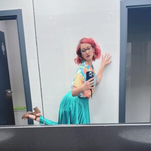 Ana Morgade Instagram - Segundo @pasapalabra de la semana con TODOS los colores de un tuister tropical puestos. Queda verano, es cuestión de actitud.