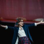 Ana Morgade Instagram - Barcelona, nos habéis dado dos sesiones que no olvidaremos jamás. De esas que hacen esta reunión de antiguos alumnos algo tan especial. Nos llevamos vuestras 6.000 sonrisas con nosotros todo lo que queda de gira. ¿Cómo os lo agradecemos? Esperamos que hayáis disfrutado tanto como nosotros. 🧠💞 🏆 Ganadoras de las entradas dobles para el WiZink Center sorteadas en Barcelona: @nhm87 y @carlotaespin. ¡Enhorabuena! 🎉 📸 @eyesssence