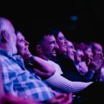 Ana Morgade Instagram - Barcelona, nos habéis dado dos sesiones que no olvidaremos jamás. De esas que hacen esta reunión de antiguos alumnos algo tan especial. Nos llevamos vuestras 6.000 sonrisas con nosotros todo lo que queda de gira. ¿Cómo os lo agradecemos? Esperamos que hayáis disfrutado tanto como nosotros. 🧠💞 🏆 Ganadoras de las entradas dobles para el WiZink Center sorteadas en Barcelona: @nhm87 y @carlotaespin. ¡Enhorabuena! 🎉 📸 @eyesssence