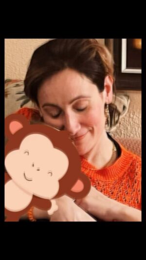 Ana Morgade Instagram - Tres años ya. 
Tres años cayéndoseme la baba con este monito. 
Qué viaje tan lindo. 
Sé que ser madre tiene muchas capas y que es una optativa, como en la universidad. 
Yo me alegro infinitamente de estar viajando con este mono. Es una compañera excelente. 
Me río todos los días desde que nació. Todos. 
Es una persona absolutamente alucinante. 
Estoy muy orgullosa de que me llame mamá, siento que es una suerte y un honor. 
Felicidades, bebesito. 😍