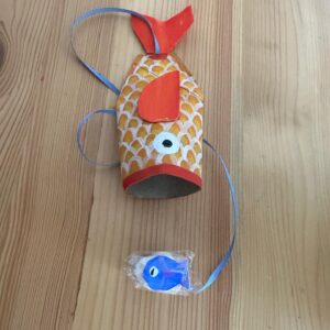 Ana Morgade Instagram - Así va el verano: piscineces, familia contenta, bricomanualidades con papel higiénico, videollamadas para cenar, echar de menos, fiestas cañís y pincha-éssitos de ahora y siempre, piratas de barro, selfies de sofá, pies de bebé. 

Subo pocas fotos porque ya sabéis que mi bebesito no suele aparecer por aquí y en verano bebesito y yo somos como Andy y Lucas, un solo ente.