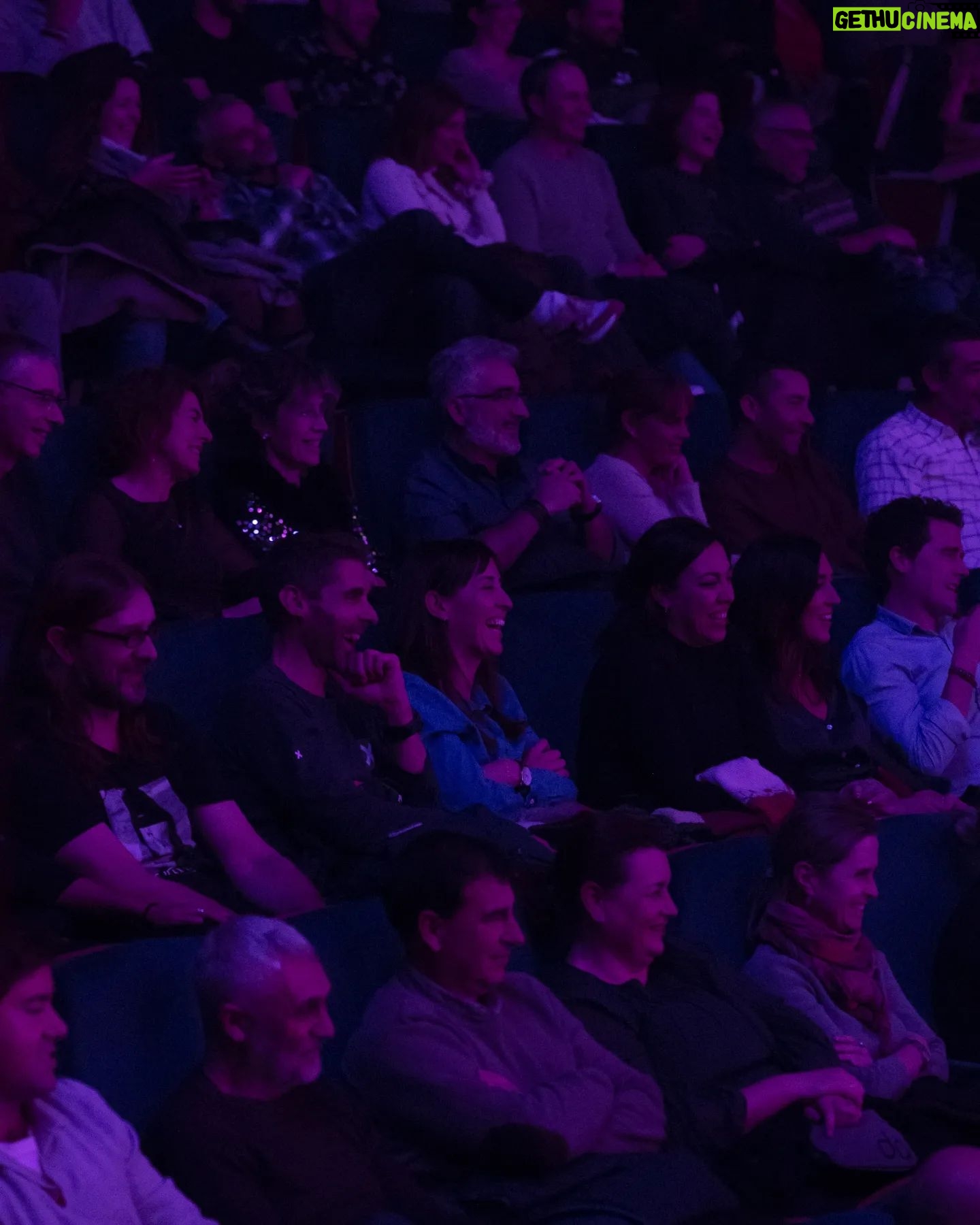 Ana Morgade Instagram - Fue una cita un tanto... Accidentada. Pero no quita lo bien que lo pasamos. Doblete en Santander con entradas agotadas con Ana Morgade, Álex Clavero, Eva Hache y J.J. Vaquero. Cuatro Mentes Peligrosas con mucho que compartir. ¿Os gustó la lección? 📚 🔜 Bilbao, Vigo, Burgos, Barcelona... ¡Nos vemos MUY pronto! 🧠 #MentesPeligrosas