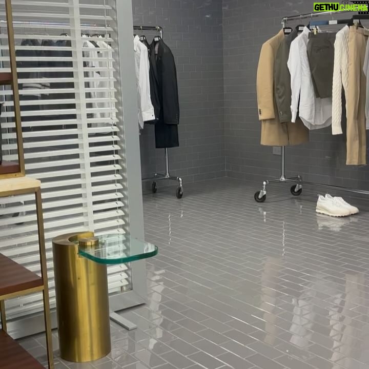 Ana Navarro Instagram - Shopping with bestie, @leeschrager, for his birthday suit at @thombrowne at Miami’s Design District. So fun.