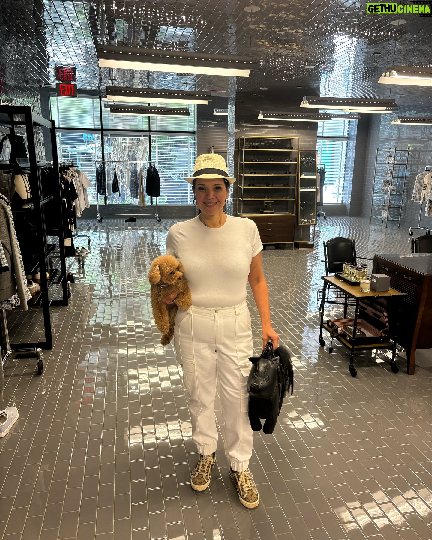 Ana Navarro Instagram - Shopping with bestie, @leeschrager, for his birthday suit at @thombrowne at Miami’s Design District. So fun.