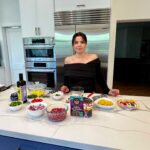 Ana Navarro Instagram - Taco Friday at our house, courtesy of @sietefoods & @evalongoria. Easy-peasy, quick and taste really good. Tacos Al Pastor: - @sietefoods Al Pastor taco seasoning - 1 lb cubed pork loin (I’m sure you can substitute in tofu or fish or whatever, if you don’t eat pork 🤦🏻‍♀️) - diced jalapeño pepper 🌶️ - cubed fresh pineapple🍍 - 2 tbs olive oil - fresh chopped cilantro