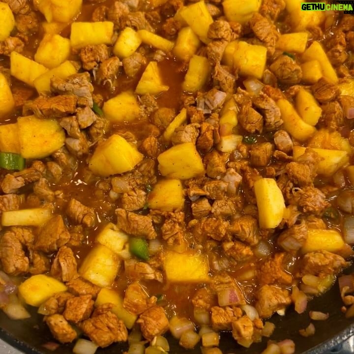 Ana Navarro Instagram - Taco Friday at our house, courtesy of @sietefoods & @evalongoria. Easy-peasy, quick and taste really good. Tacos Al Pastor: - @sietefoods Al Pastor taco seasoning - 1 lb cubed pork loin (I’m sure you can substitute in tofu or fish or whatever, if you don’t eat pork 🤦🏻♀️) - diced jalapeño pepper 🌶️ - cubed fresh pineapple🍍 - 2 tbs olive oil - fresh chopped cilantro