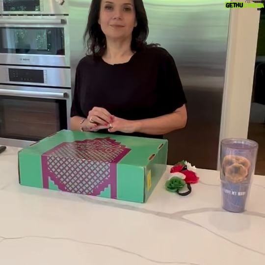 Ana Navarro Instagram - Thank you, @evalongoria & @sietefoods. Can’t wait to put this to good use! 💚🤍❤️