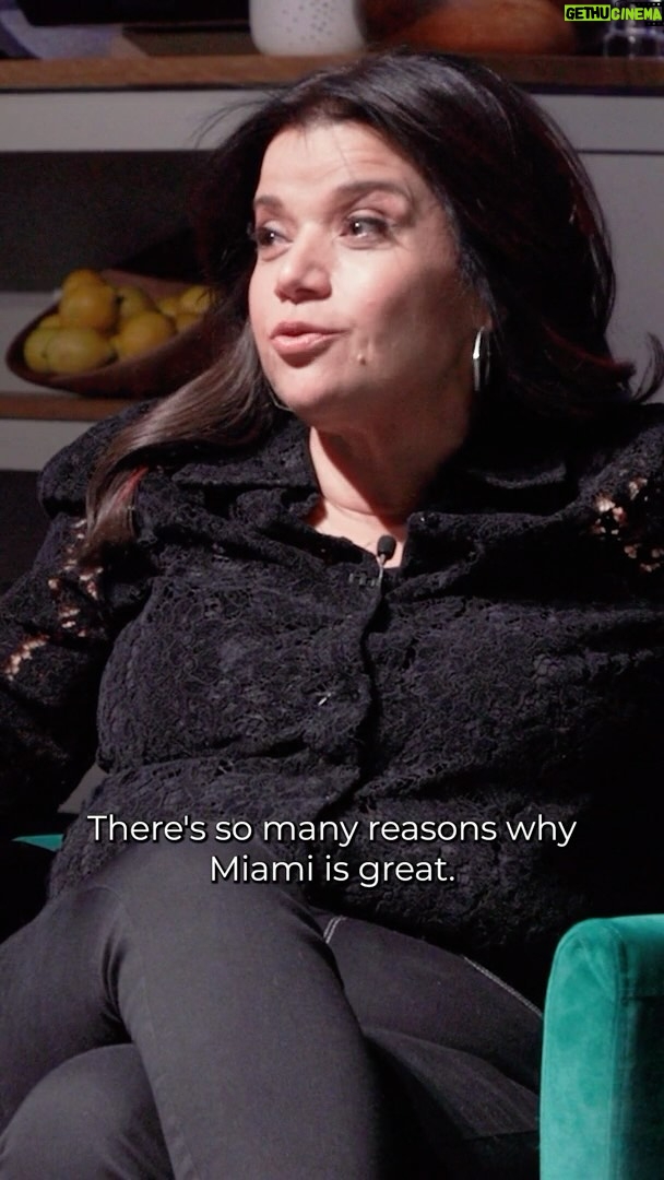 Ana Navarro Instagram - I love Miami, people!! I love to start my day with a café con leche. I love the ventanitas throughout the city. And I love to have a glass of wine and watch the Miami sunset, particularly with pastelones on the beach. There’s really only one thing that’s not so great about Miami… 🤣 Thank you to my dear friend @ananavarrofl for joining me at the latest live recording of Longer Tables at @thelincolndc. You can listen to our full conversation (and all of Ana’s hot takes!) anywhere you get your podcasts.