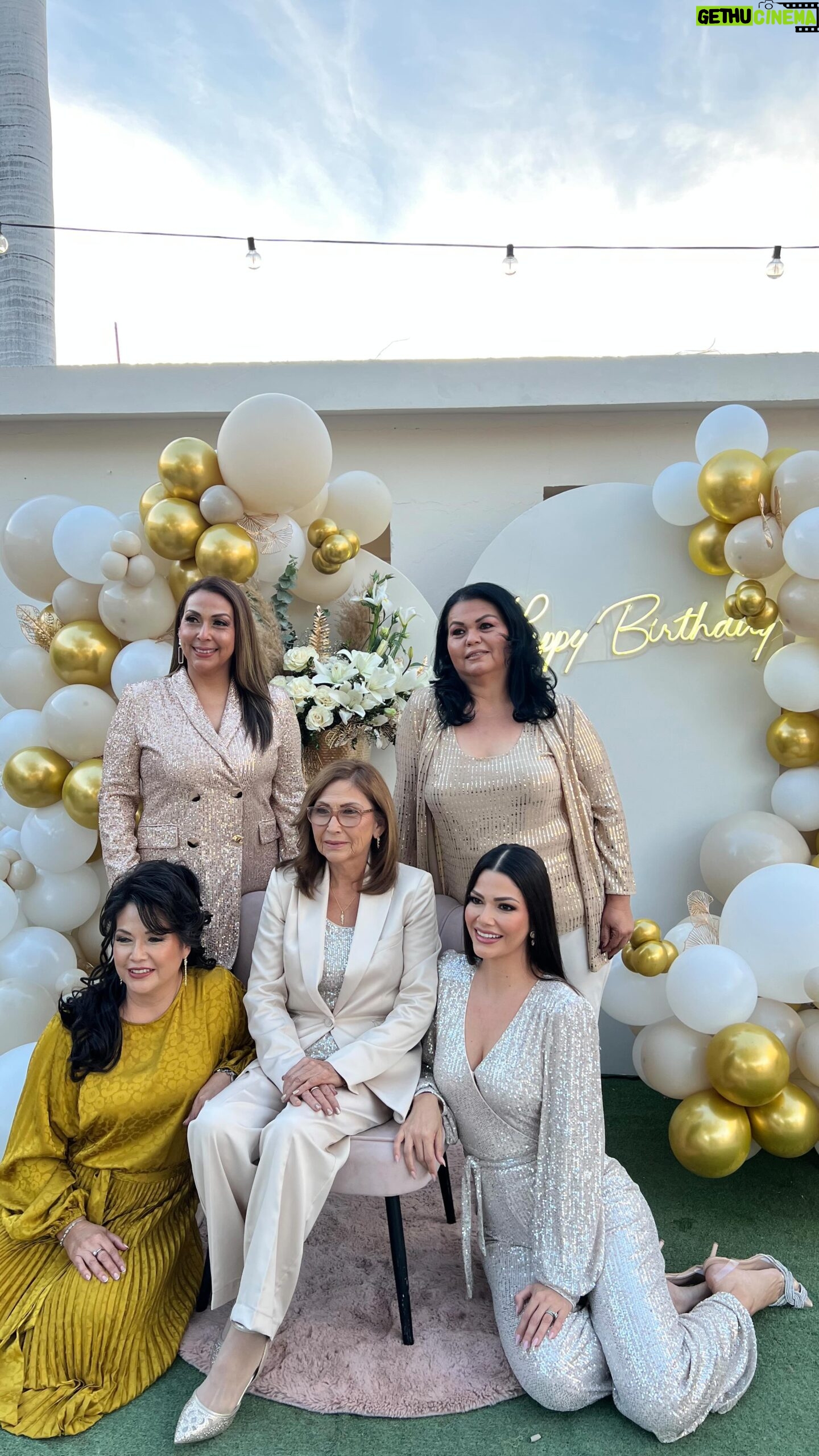 Ana Patricia Gámez Instagram - Celebrando la vida ✨ Que nunca se acaben las sonrisas, los abrazos y el baile! Te amamos Mamá 💕 desde ya celebrando tus 70 años de vida! Gracias por capturar estos momentos @MagicMirrorNavojoa 🪞 & @BloomDigitalArt 🌸