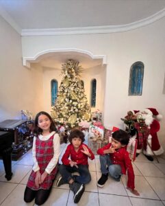 Ana Patricia Gámez Instagram - Mi muy Feliz Navidad con los que más amo en mi Sonora 🌵🎄🥰