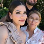 Ana Patricia Gámez Instagram - Día de fotos con @Juanito_visual_ 📸 y mi asistenta que siempre está atenta 🤣 mi Mamá 🥰🌸❤️