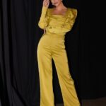 Ana Patricia Gámez Instagram - Dicen que la felicidad no se compra, pero qué bien se siente estrenar outfit 🤣 Feliz viernes ✨Beashion.com 📸 @Juanito_visual_ 💄 @BbellaByMillie 💛 @BeashionBoutique