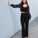 Ana Patricia Gámez Instagram - Posa cómo si no tuvieras que sumir la panza 🤭 Feliz viernes 🖤 Lista para el fin de semana y el día más alegre en @EnamorandonosUsa ✨ Set: www.Beashion.com 💄 @BbellaByMillie 📸 @Juanito_visual_