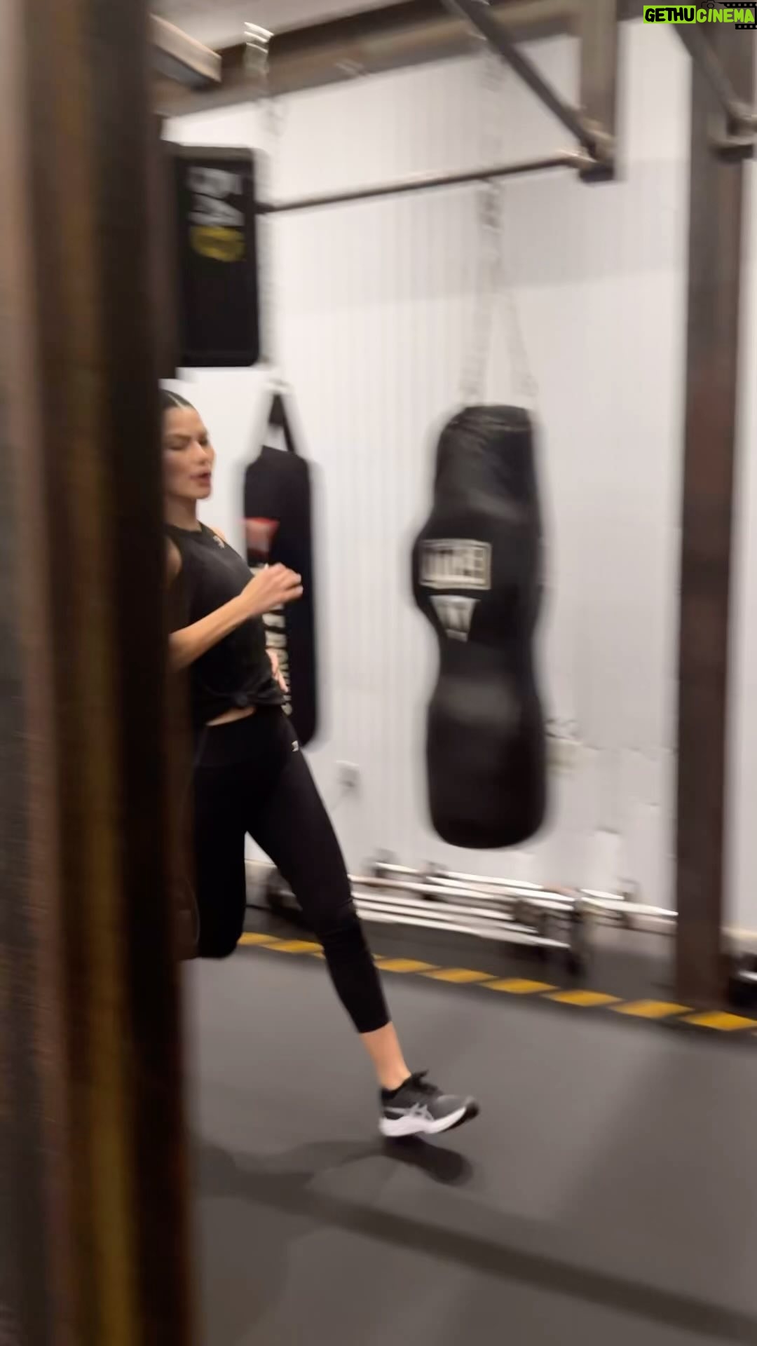 Ana Patricia Gámez Instagram - Y si 🤣 siempre en @54d.mia gracias a mis coaches!