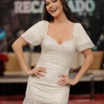 Ana Patricia Gámez Instagram - En @EnamorandonosUsa muy Coquette 🎀 aunque a veces las cosas se ponen medias loquettes 🤭 verdad @RafaAraneda 🤣 📸 @Juanito_visual_ Vestido: www.Beashion.com 👗 M&H: @BbellaByMillie 💋 Stylist: @GorgeouSonia 💎