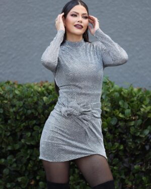 Ana Patricia Gámez Instagram - Hoy soy una chica mala 🍷
…Pero mala de la memoria porque todo se me olvida 🤣 Los esperamos en @EnamorandonosUsa ♥️

💎 www.Beashion.com
📸 @Juanito_visual_
💄 @BbellaByMillie
