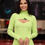 Ana Patricia Gámez Instagram - Con mucho color iniciamos semana en @EnamorandonosUsa 💚 Feliz lunes! 👗 www.Beashion.com 💋 @BbellaByMillie 📸 @Juanito_visual_