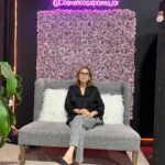 Ana Patricia Gámez Instagram - Te gusta el mundo de la belleza y el maquillaje o te gustaría emprender en este negocio? 💄 Te invito a que conozcas a @AngelaMariaRomero_ 🌸 Hoy tuve la oportunidad de inspirarme y visualizarme creciendo en los negocios como lo ha hecho ella ✨ Empresaria Colombiana que ha triunfado en este País, pero que como muchos empezó de cero pero con muchos sueños, su empresa @CosmeticosAlPorMayor y su nueva línea @TotemicaBeauty son resultado de gran esfuerzo y trabajo constante, se las presento para que igual que yo tengan una referente de todo lo que se puede lograr 🙏🏼 solo hay que atreverse a dar el primer paso! Sigue sus cuentas para que sepas cómo tú también puedes emprender en el mundo de la belleza 💄