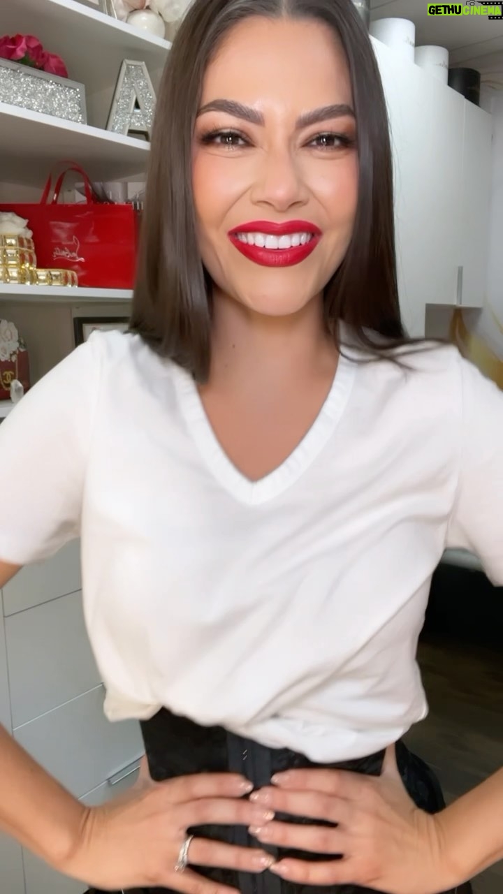Ana Patricia Gámez Instagram - 15% de descuento en todas las fajas y en toda la tienda www.Beashion.com 🖤 Early Black Friday 📦 Envíos en US & PR (No necesitas código, el descuento se refleja al agregar el producto al 🛒)