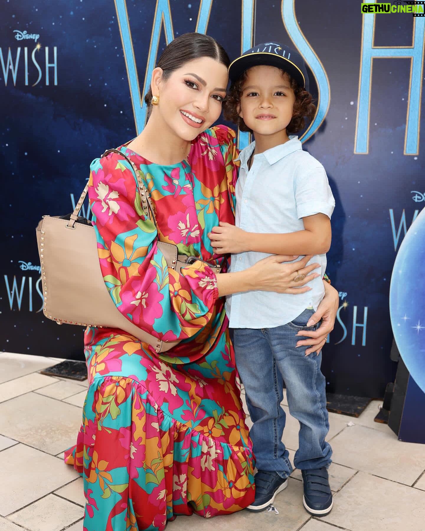 Ana Patricia Gámez Instagram - Si pudieras pedir un deseo y tener la certeza que se te va a cumplir cuál sería? 🌟 Gracias por esta bella película y el gran mensaje! @DisneyWishMovie #WISH @HM_Comms En cines el 22 de noviembre 📸 @AltaImages