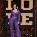 Ana Patricia Gámez Instagram - No esperes al 2024 para brillar 💎 Brilla desde ya! Gracias por acompañarnos esta noche en @EnamorandonosUsa ❣️ Jumpsuit: www.Beashion.com 💜 📸 @Juanito_visual_ 💋 @ByChMakeup