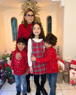 Ana Patricia Gámez Instagram - Mi muy Feliz Navidad con los que más amo en mi Sonora 🌵🎄🥰