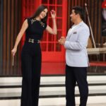 Ana Patricia Gámez Instagram - Llegó el viernes ❤️ Gracias a todos los que nos acompañan cada noche en @EnamorandonosUsa Jumpsuit: www.Beashion.com 💙 📸 @Juanito_visual_